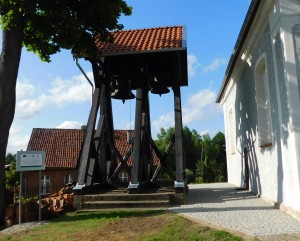 Prace konserwatorskie dzwonnicy przy kościele pw. św.Antoniego we Florczakach wraz z zagospodarowaniem przestrzeni wokół kościoła.